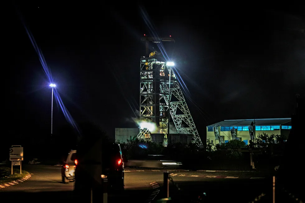 955 gruvearbeidere ble reddet opp fra denne gruven i natt. Foto: Gianluigi Guerica/AFP photo/NTB Scanpix