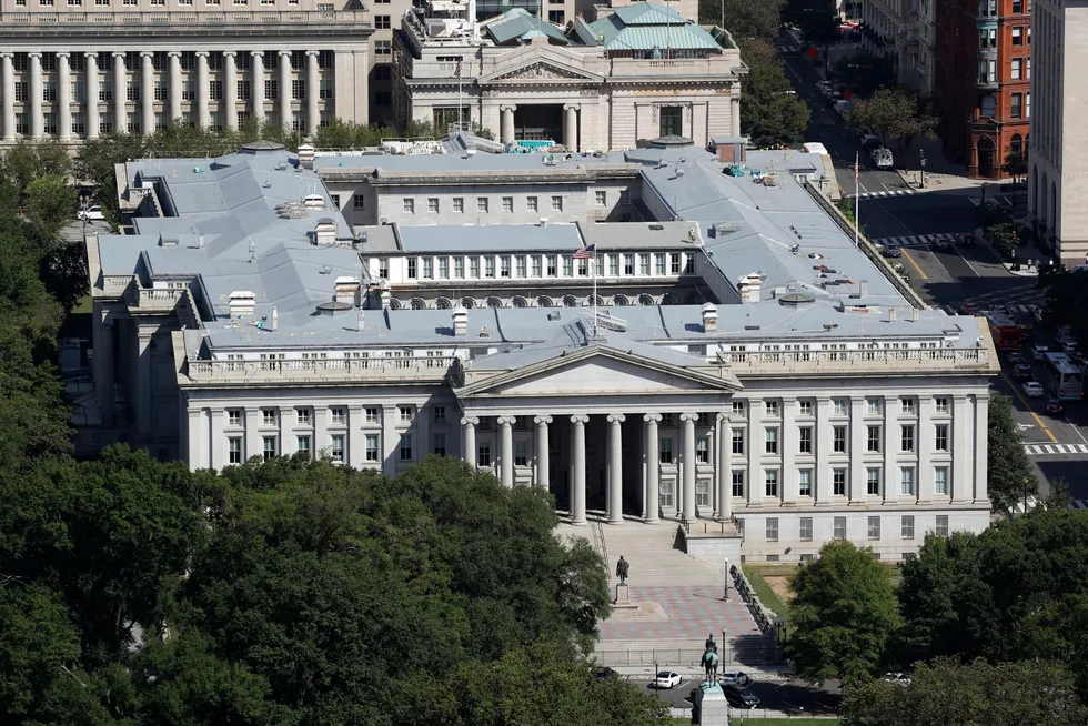Det amerikanske finansdepartementets bygning i Washington, i et bilde fra 2019. Departementet er rammet av et omfattende hackerangrep, og angriperne skal blant annet hatt tilgang til intern epost.