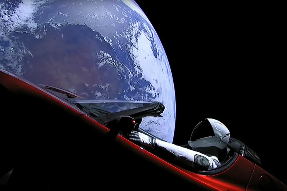 Denne uken skjøt Elon Musk ut en Tesla Roadster i rommet, noe som virker lettere enn å tjene penger på elbilsalg. Foto: HO/AFP/NTB Scanpix