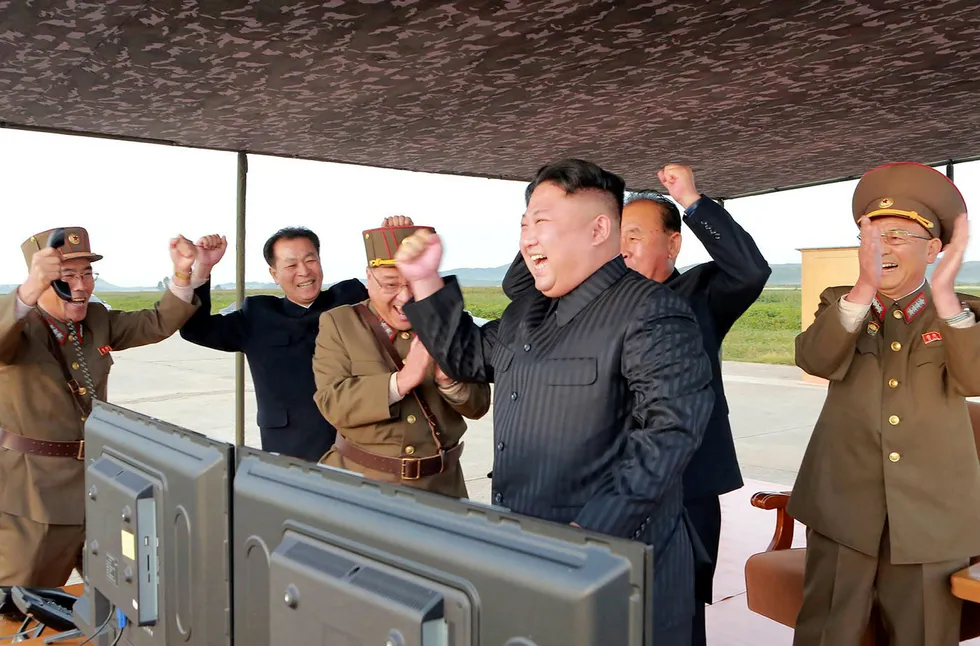 Nord-Korea har foretatt tre rakettoppskytinger og en prøvesprengning av en atombombe de siste ukene. Nord-Koreas leder Kim Jong-un ønsker å etablere en maktbalanse med USA.
