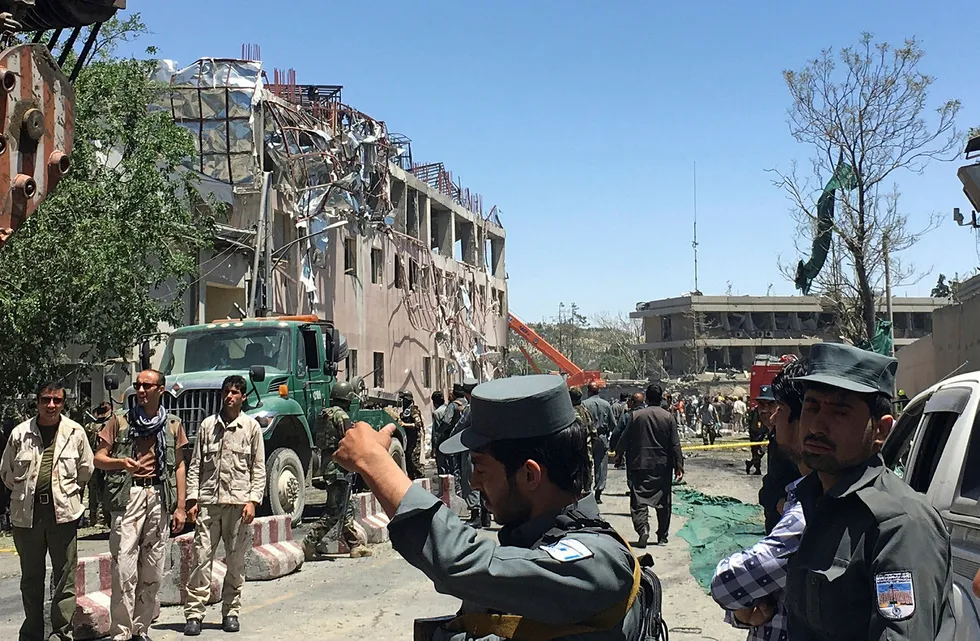 Sikkerhetsstyrker har rykket ut til stedet der bomben gikk av onsdag morgen. Foto: Rahmat Gul