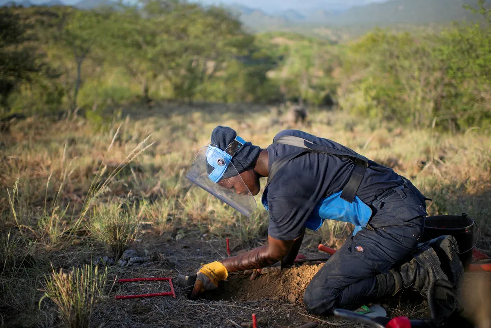 BP in $1.2 million Angola anti-mines grant