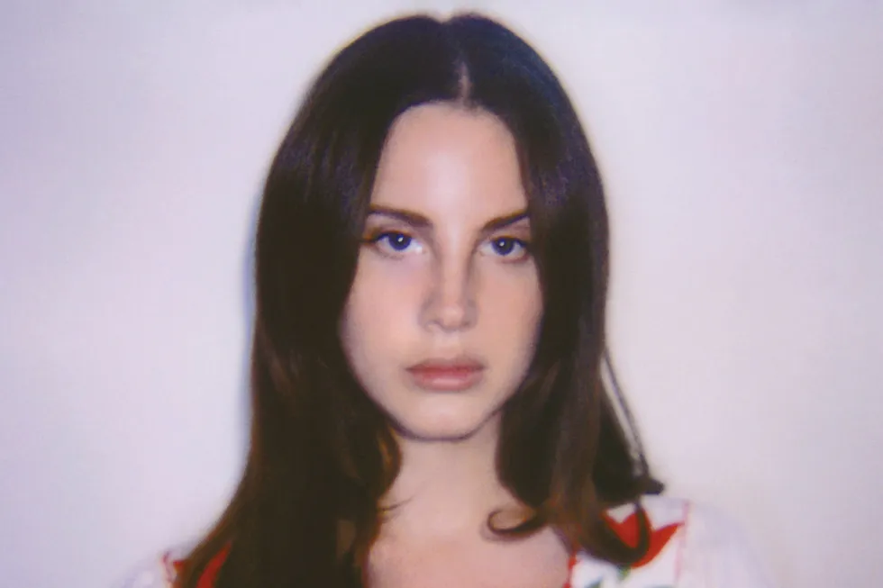 Ikon. Lana del Rey er et moderne amerikansk ikon i en trøblete tid. På hennes nye album «Lust for Life» kanaliserer hun flere tiårs estetikk samtidig. Foto: Neil Krug