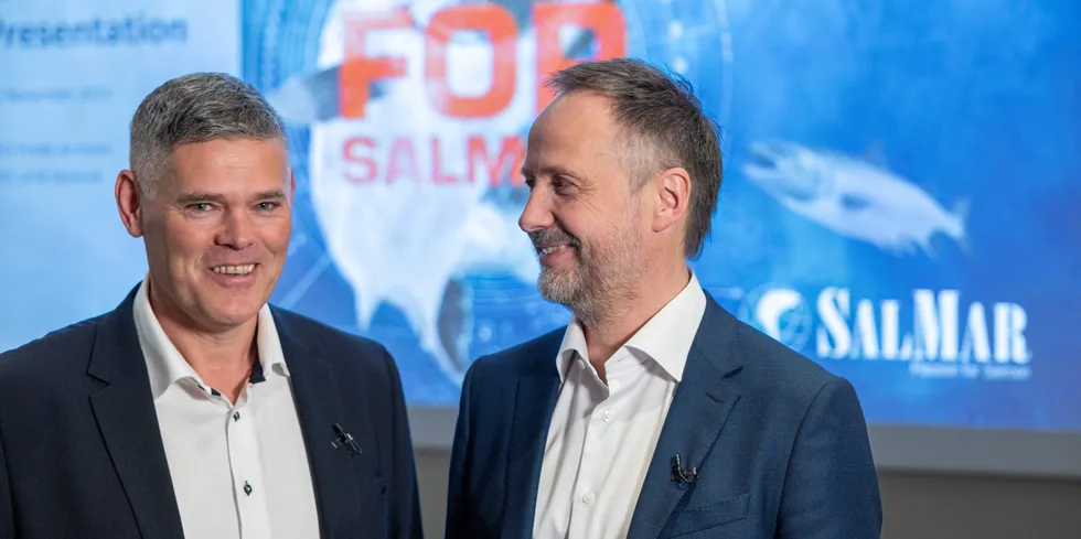 Salmar-sjef Frode Arntsen (t.v.), her med finansdirektør Ulrik Steinvik.