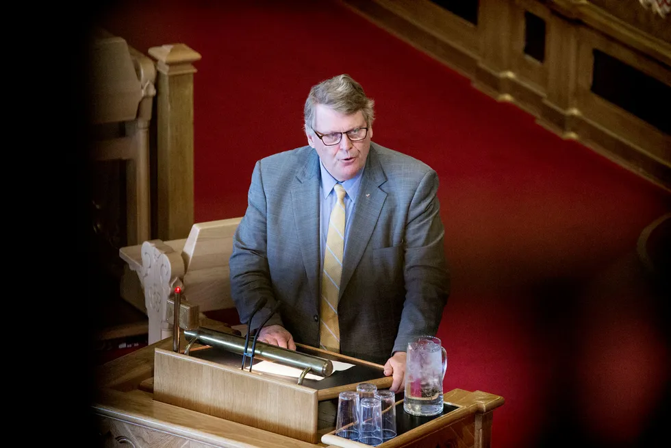 KrFs parlamentariske nestleder Hans Fredrik Grøvan mener det vil være vanskelig å forsvare en felling av regjering overfor velgerne.