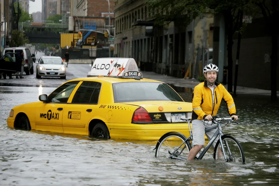Store deler av Manhatten i New York står i fare for å bli oversvømt dersom havnivået stiger. Bildet viser oversvømte gater i New York etter at byen ble rammet av den tropiske stormen Irene i 2011.