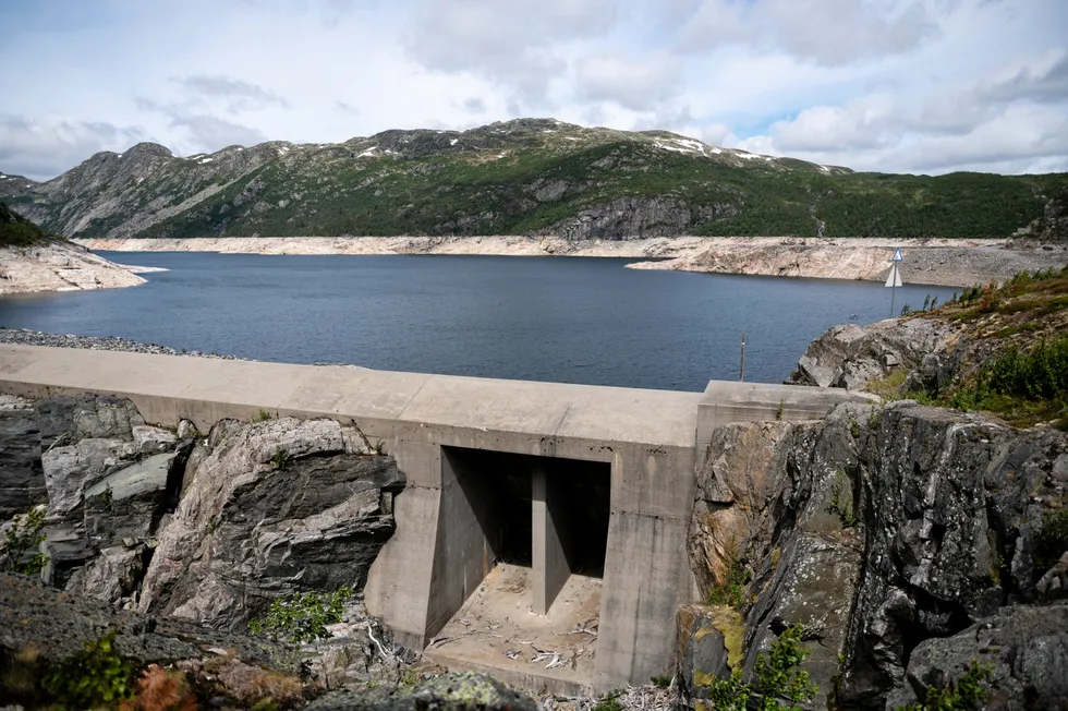 Det er mye vann i de norske kraftmagasinene for tiden. Vatnedalsdammen er en av nord Europas høyst liggende damanlegg og stod ferdig i 1983.
