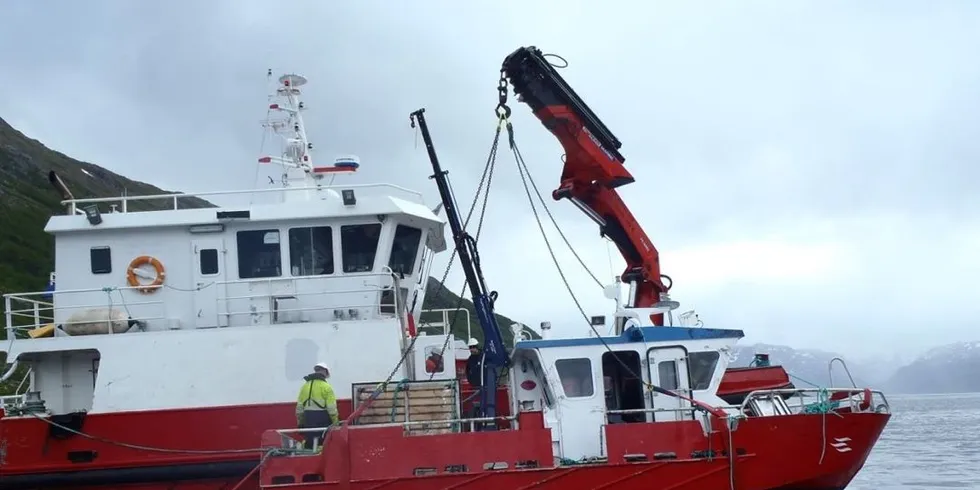 Norway Royal Salmon får kritikk etter ulykken hvor en mor og hennes barn druknet da en av deres arbeidsbåter havarerte. Foto: SHT.