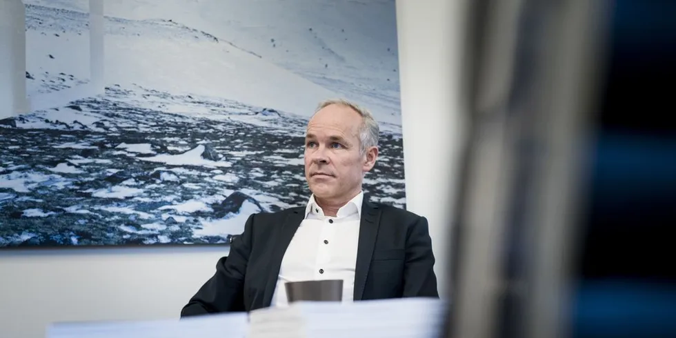 Kraftig lut må til når kommunal- og moderniseringsminister Jan Tore Sanner skal tegne norgeskartet på nytt. Foto: Skjalg Bøhmer Vold, DN