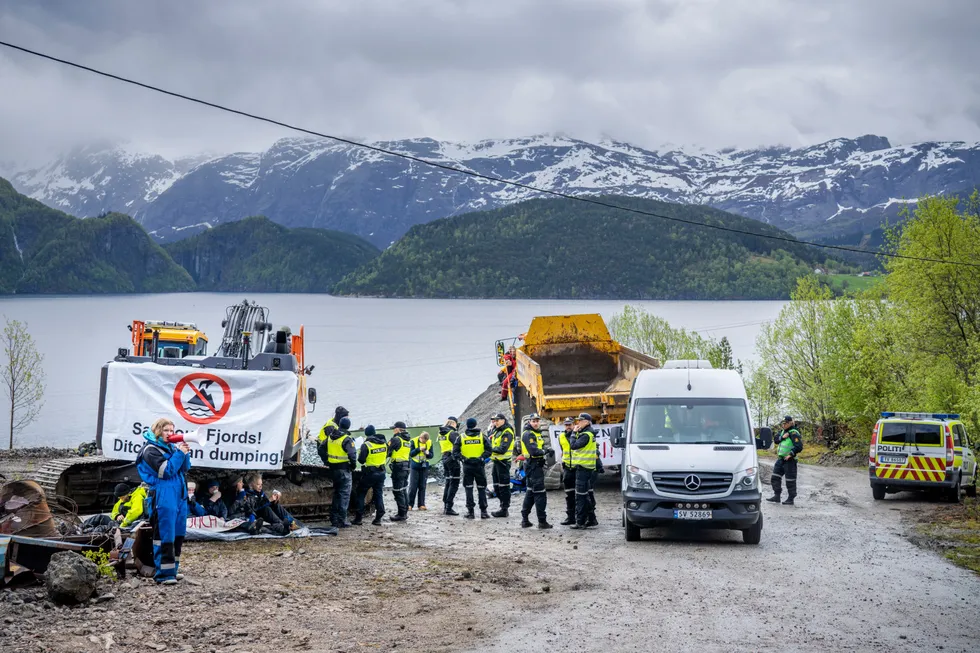 Kampen mot gruvedeponi i Førdefjorden har vart i mange år.