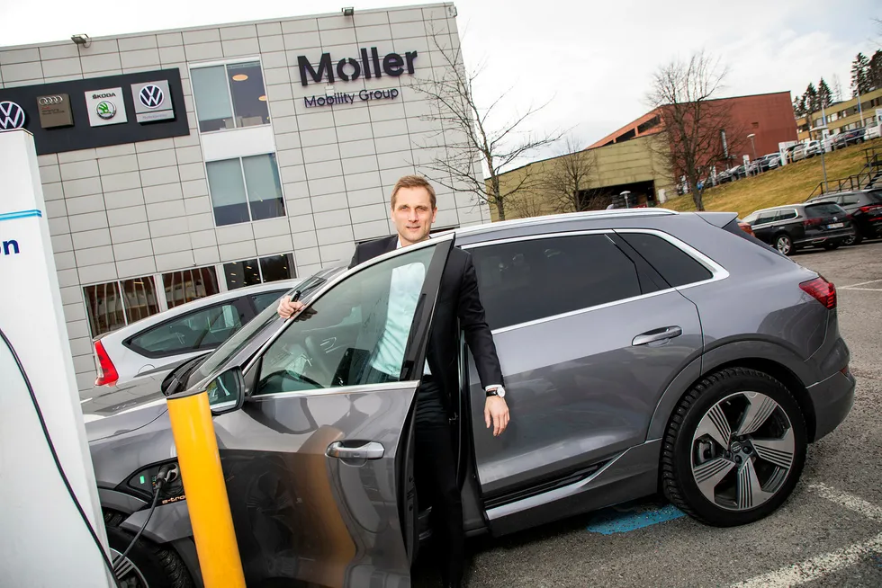 Møller Mobility Group permitterer 750 ansatte. Samtidig går ledelsen ned i lønn. Konsernsjef Petter Hellman sier fra seg 30 prosent av lønnen sin.