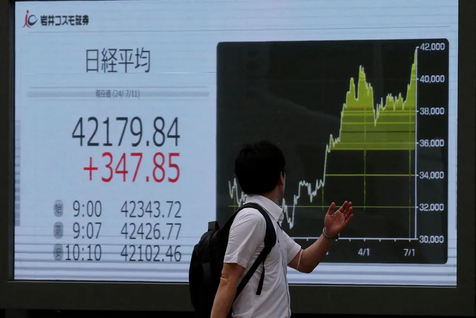 Nikkei-indeksen ved Tokyo-børsen har satt en ny rekord torsdag formiddag.