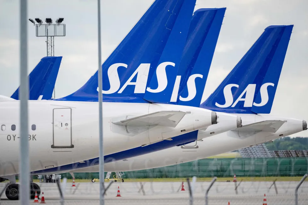SAS-fly parkert på Kastrup-flyplassen i København under streiken.