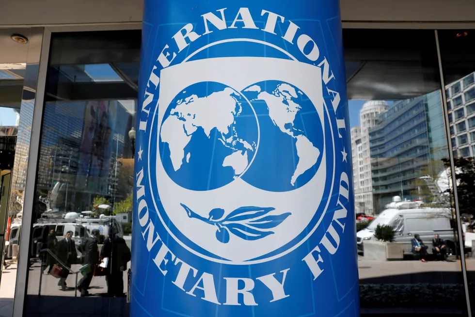 Det internasjonale pengefondet (IMF) setter i gang seddelpressene og vil utstede tilsvarende 650 milliarder dollar i egen valuta. Målet er å hjelpe en skadeskutt verdensøkonomi.