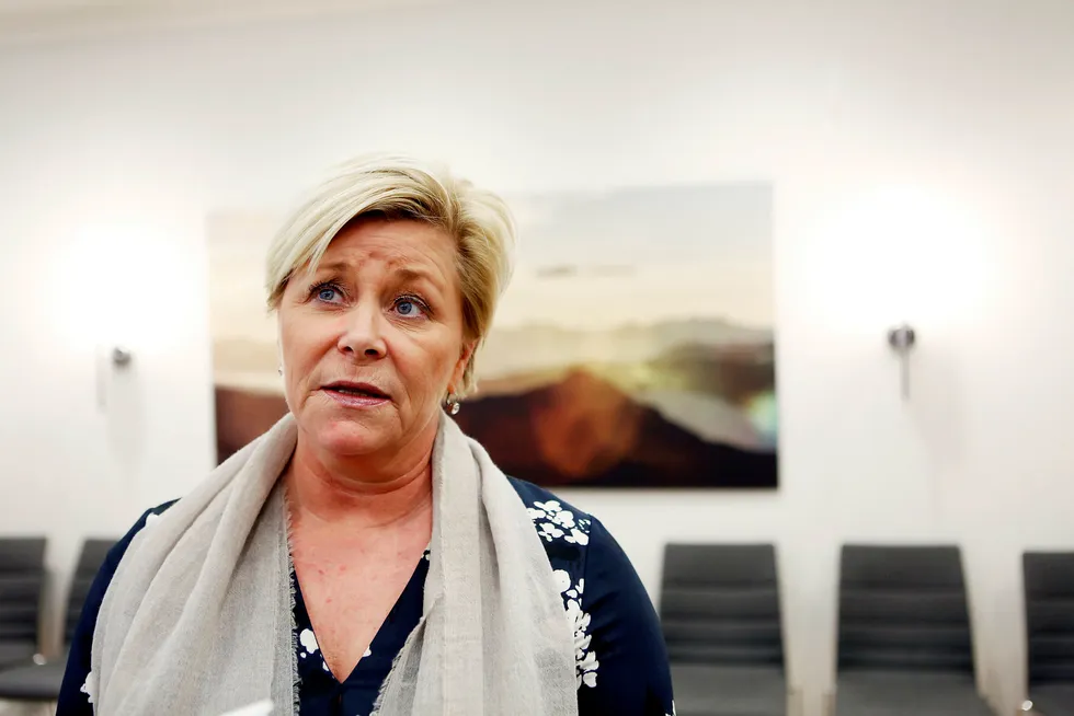 Finansminister Siv Jensen leier hytte og båtplass av en av Norges rikeste familier. Hun sier hun «vil hun være svært påpasselig ved fremtidige habilitetsspørsmål».