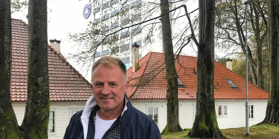 Kristian Sandtorv forteller at båten hans «Havdrøn» er tilbake på makrellfeltet etter en sildetur nordpå.