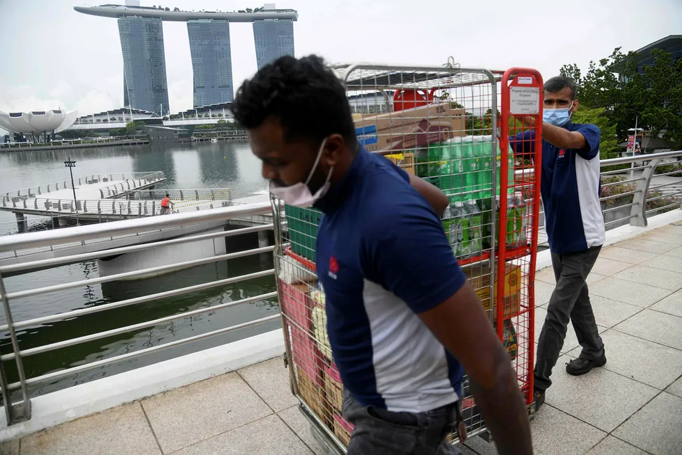 Singapore slo av hovedbryteren i begynnelsen av april. Nå starter gjenåpningen for miniputtstaten som er svært avhengig av kontakt med omverdenen.