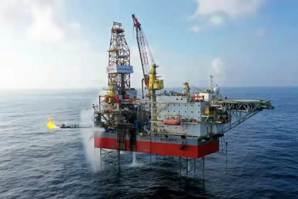 China Discovery: the jack-up rig Hai Yang Shi You 943 operated by COSL