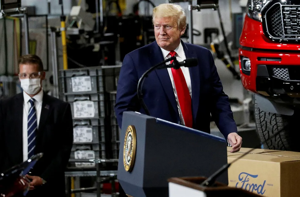 President Donald Trump besøkte Ford-fabrikk som er omgjort til å produsere medisinsk utstyr på torsdag. Han nektet å bruke munnbind. – Jeg ville ikke gi pressen gleden av å se det, sa Trump som forklaring.