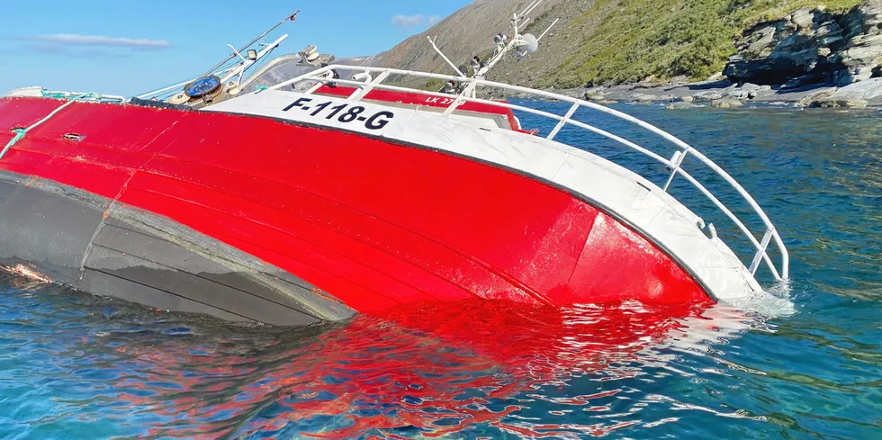 Sjarken «Otterøy» ble funnet grunnstøtt inne i Langfjorden, en sidefjord til Tanafjorden.