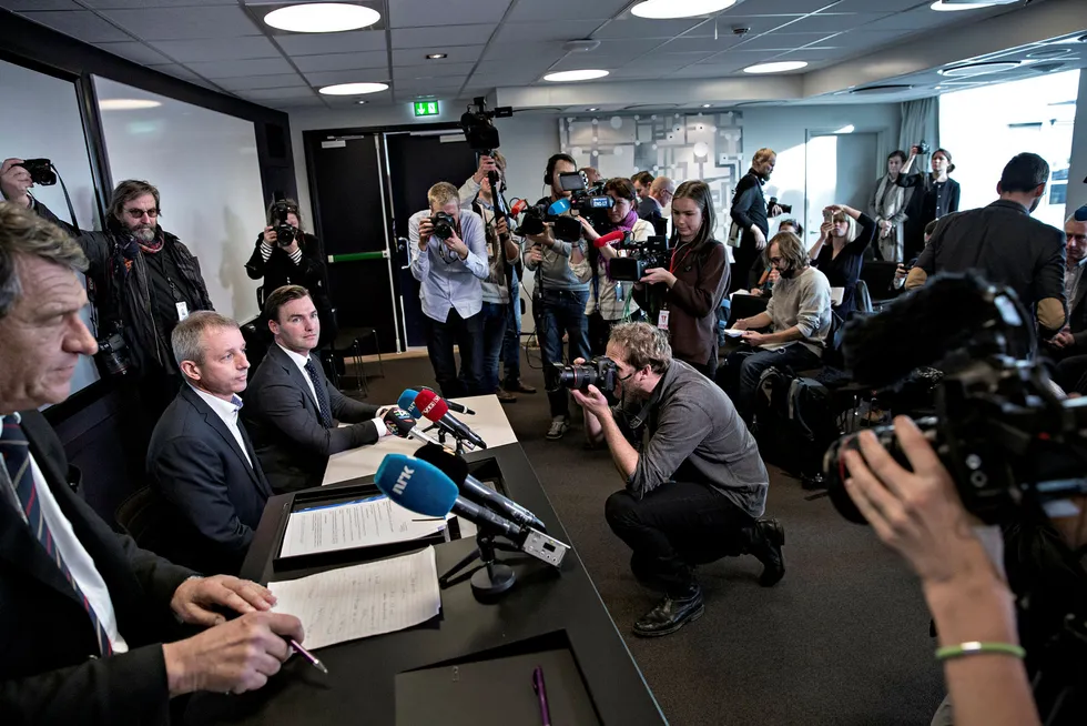 Advokat Cato Schiøtz (fra venstre),  Jo Lunder og advokat Nils Christian Langtvedt møter mediene i 2015, i forbindelse med Vimpelcom-saken. Foto: Aleksander Nordahl