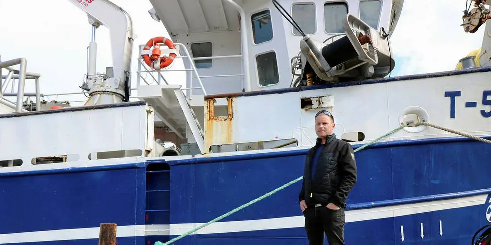 Willy-Morten Johansen har deltatt på blåkveitefisket med «Einarson» i 17 år. 13 år som skipper. Men nå sier Fiskeridepartementet stopp. Johansen må eie minst 50 prosent av fartøyet for å få delta i år.Foto: Jørn Mikael Hagen