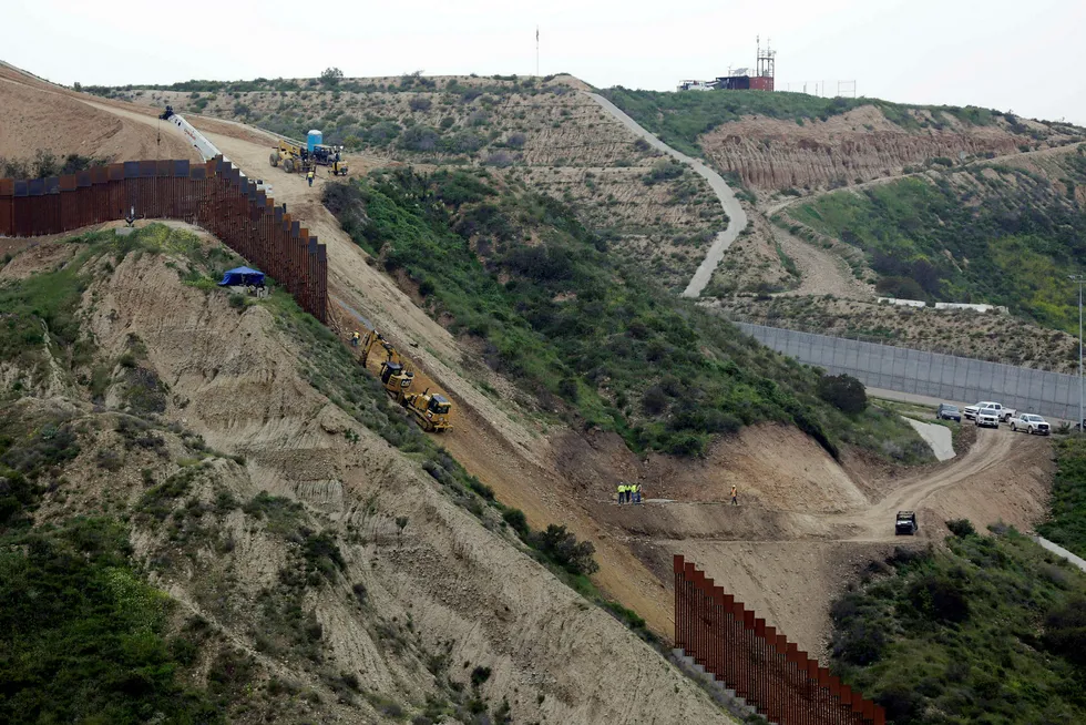 President Donald Trump får nå trolig bygget grensemuren mot Mexico som han lovet i valgkampen. Bare et stort flertall i kongressen kan stoppe ham.