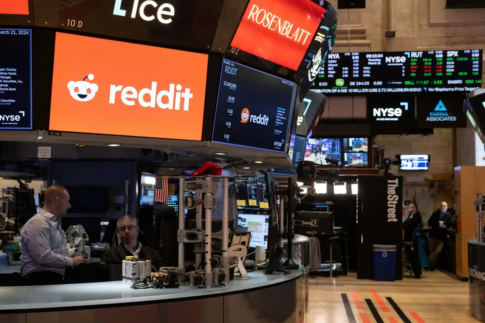 Reddit ble børsnotert torsdag. Her fra New York Stock Exchange i anledning noteringen.