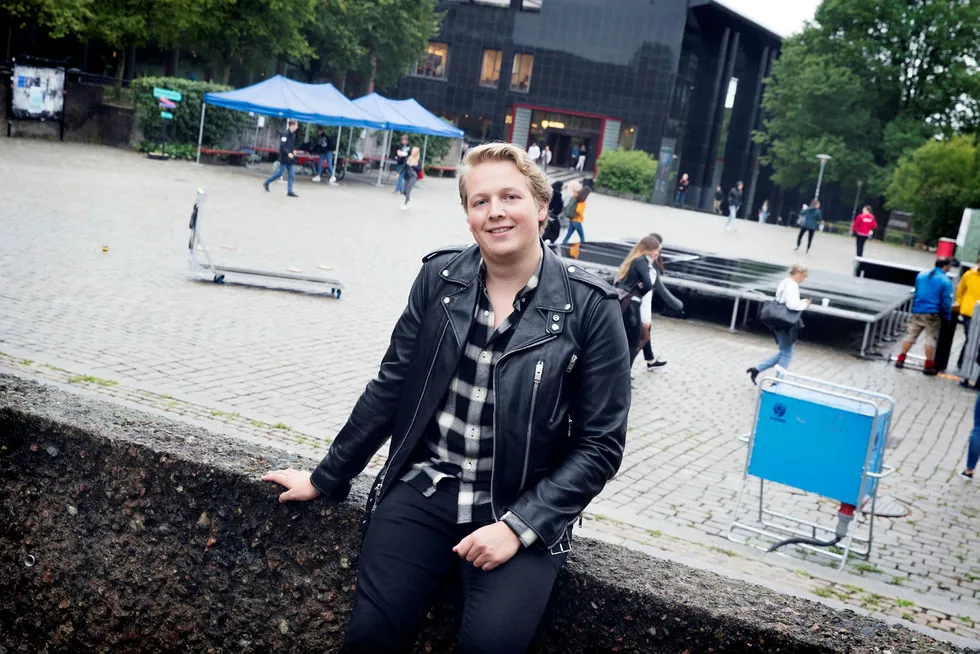 Fast eller flytende rente på studielånet? Sondre Engebrethsen (24) studerer samfunnsøkonomi ved Universitetet i Oslo og forteller at temaet er en gjenganger blant studentene. Selv tror han rentene skal opp, og at det nå vil lønne seg å binde.