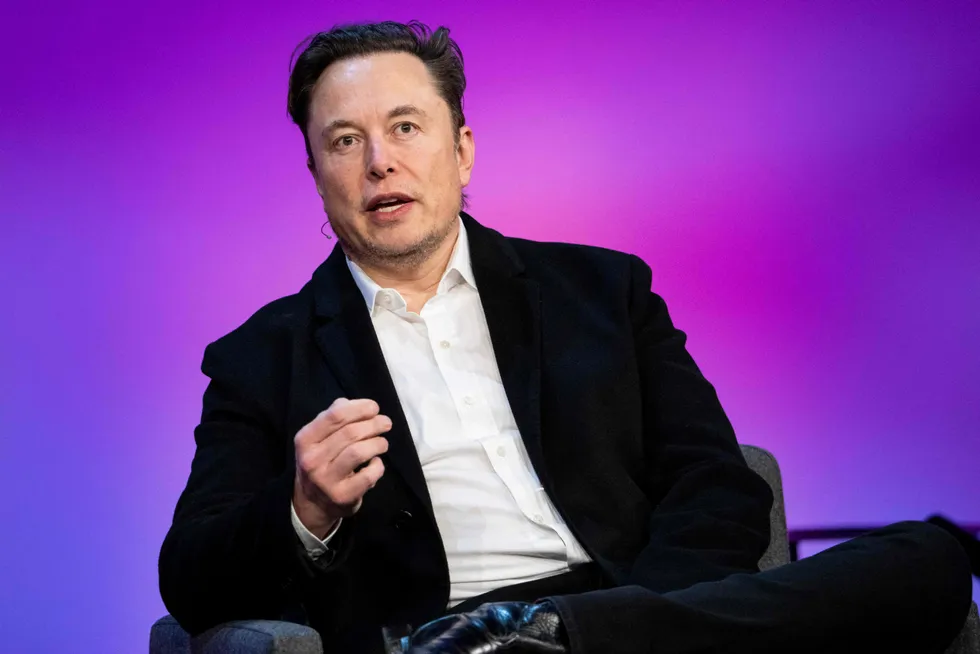 Tesla-sjefen Elon Musk deltok torsdag 14. april på en TED -konferanse i Vancouver, Canada. Han forklarte at budet på Twitter er motivert av å redde sivilisasjonen, og ikke for å tjene penger.