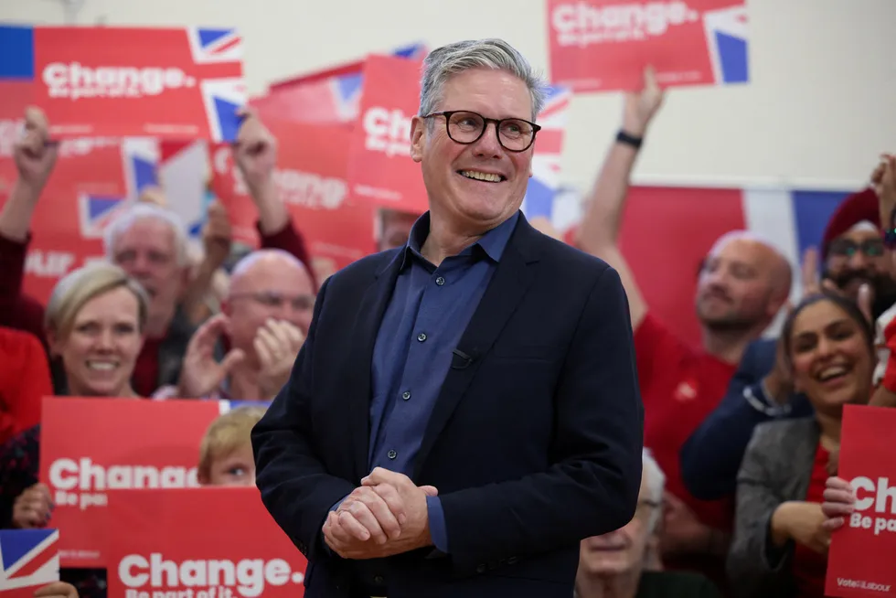 Labour-leder Keir Starmer har grunn til smile. Alt tyder på at dagens valg gjør ham til Storbritannias neste statsminister.