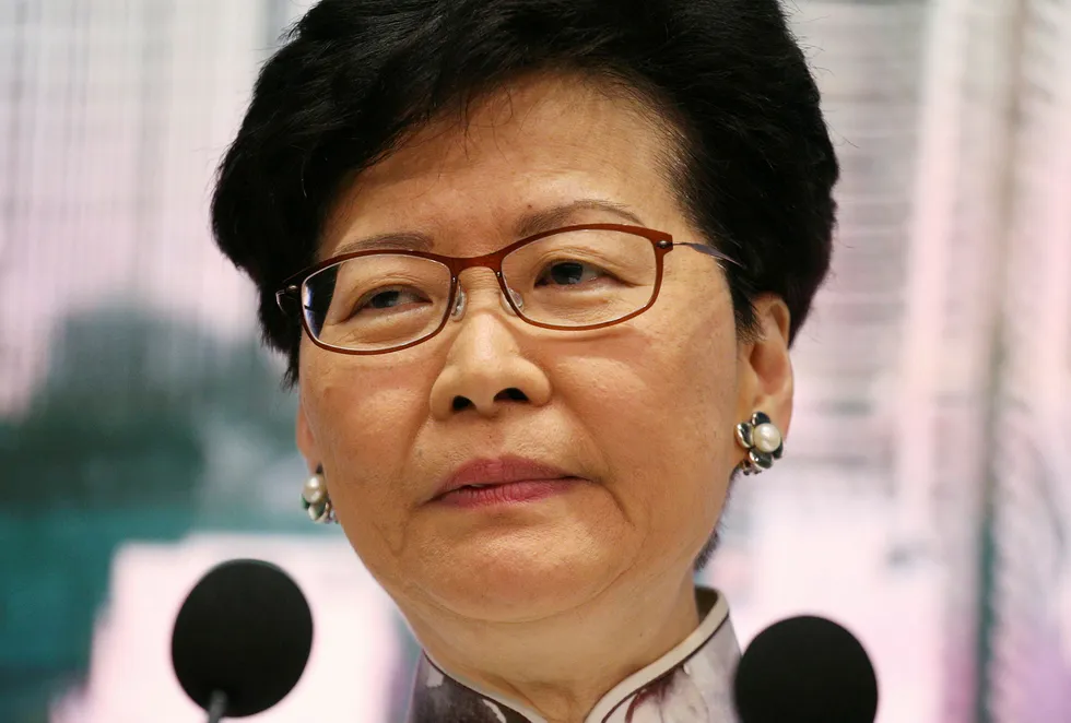 Hongkongs leder Carrie Lam sier det er viktig at demonstrantene resepekterer loven.