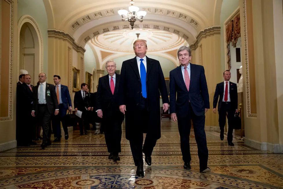 President Donald Trump har hatt en god uke, her fra et besøk på Capitol Hill. USA-ekspert anbefaler nå Trump til å bli ferdig med Mueller-rapporten snarest mulig og heller konsentrere seg om den største vinnersaken, økonomien.