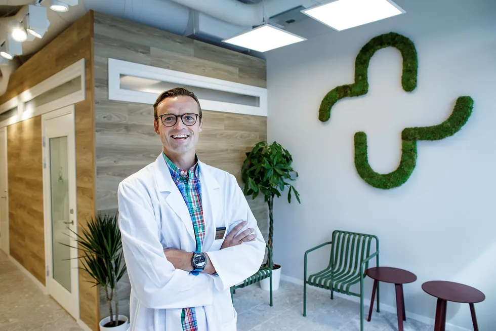 Daniel Sørli er daglig leder i Dr. Dropin, hvor han også jobber som lege selv.
