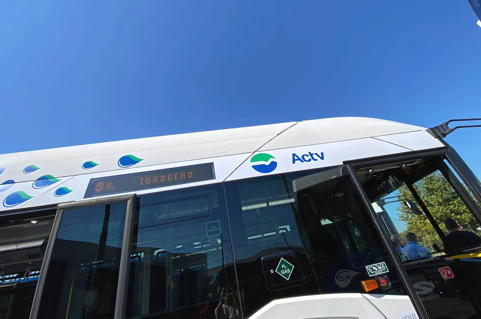 One of the four hydrogen buses unveiled by AVM/Actv in Venice on Monday.