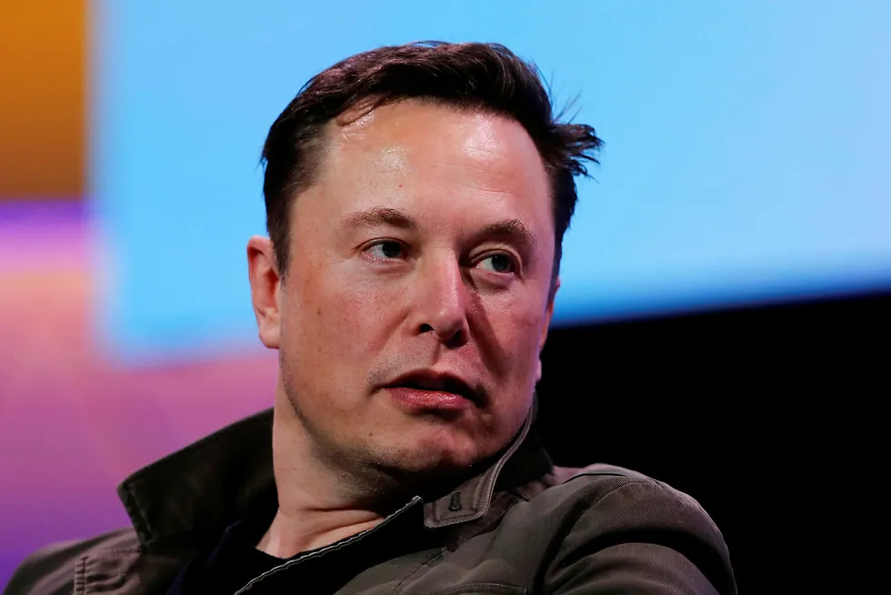 Tesla-sjef Elon Musk er saksøkt av grottedykker, og skal vitne i skaen tirsdag neste uke.