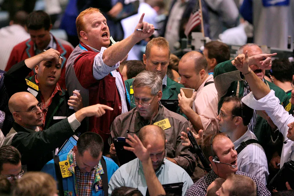 Flere eksperter spår at en stor smell nærmer seg på børsene i USA. Slik så det ut på gulvet på New York-børsen da finanskrisen herjet i september 2008. Foto: Seth Wenig/AP photo/NTB scanpix