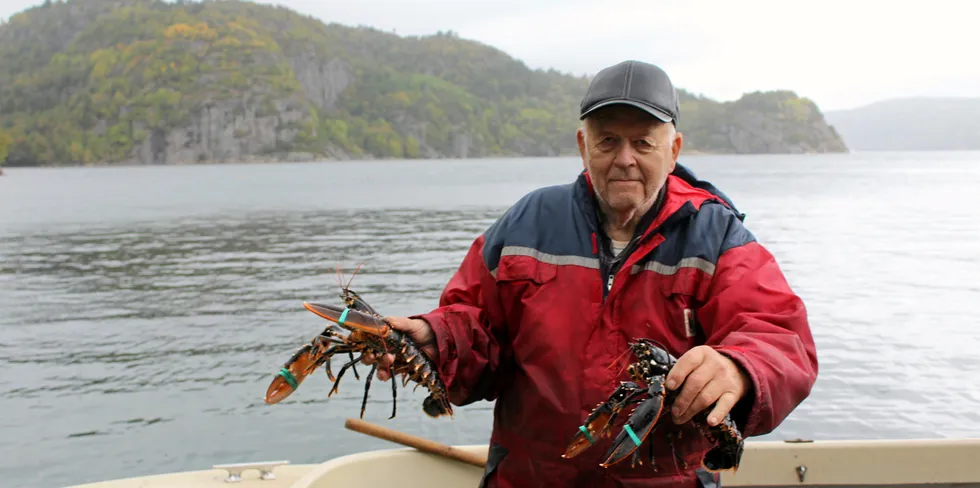 – Fisket etter hummer har alltid vært det mest spennende fiske for meg, sier Sverre Wisdal. Fritidsfiskeren fra Lyngdal var fornøyd med et fangstutbytte på ni hummere fra de tre første trekkene.