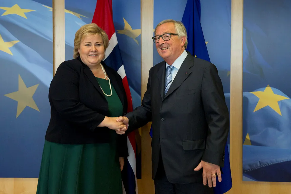 Statsminister Erna Solberg (H) møtte EU-president Jena-Claude Juncker i Brussel tirsdag. Foto: AP / NTB scanpix