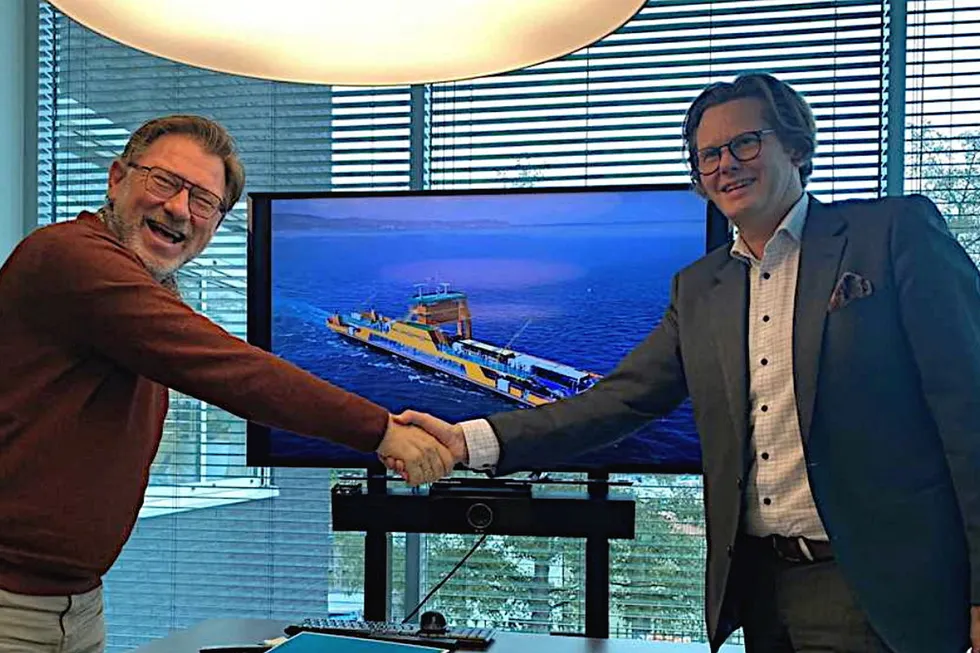 Salgsdirektør Roger Trinterud i Kongsberg Maritime (til høyre) og Cor Hoogendoorn, eier og direktør i Holland Shipyard Group.