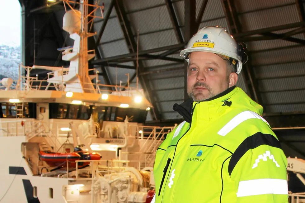 – Ingen hører på mann i 40-årene når man skal rekruttere unge verftsarbeidere, sier Hans Ole Svarstad (45), personalsjef hos Båtbygg.