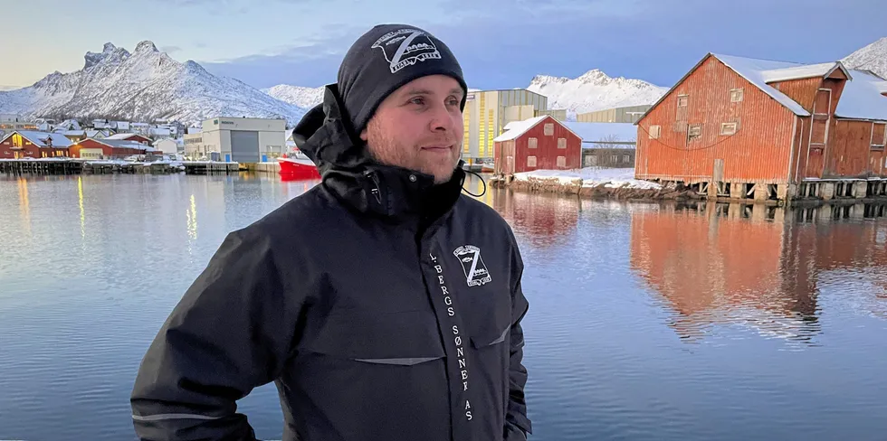 Daglig leder Jonas Walsøe ved fiskemottaket Berg Seafood i Svolvær. Bildet er tatt i januar, før vinterfisket tok til. Nå har Walsøe sagt opp jobben.