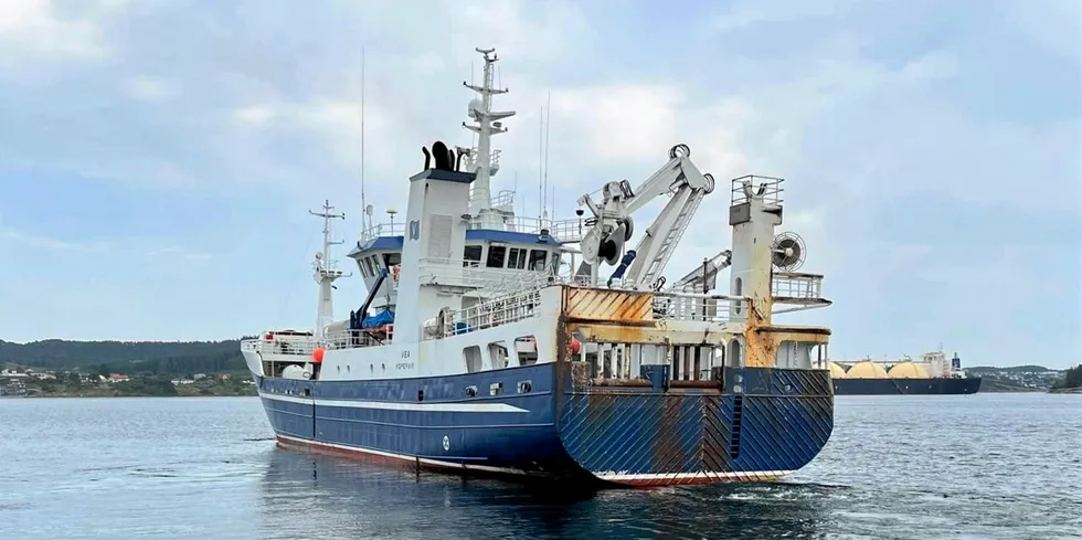 «Vea» er solgt fra Vea fiskeri til Austral Group i Peru, et datterselskap av Austevoll Seafood. Bildet er tatt 5. august, da båten forlot Norge.