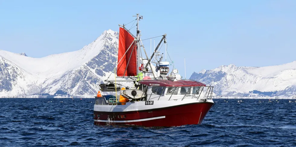 Også kystfiskeflåten får en ny mulighet til å overføre torskekvoter til neste år. Her Øygarden-sjarken «Alvøy» fotografert på Lofothavet tidligere i år.