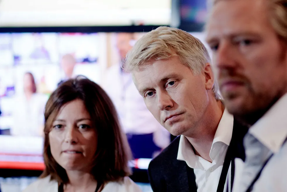 TV 2 stiller med organisasjons- og kommunikasjonsdirektør Sarah Willand (fra venstre), TV 2-sjef Olav T. Sandnes og nyhets- og sportsredaktør Jan Ove Årsæther i møte med Norsk Journalistlag mandag.