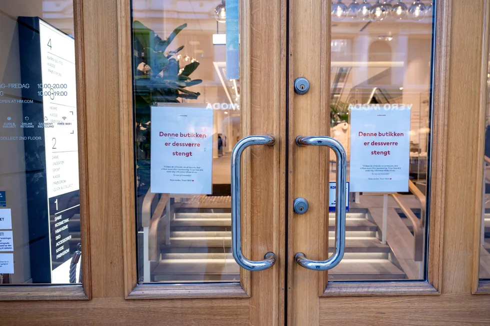 H&M stengte dørene tirsdag i Oslo.