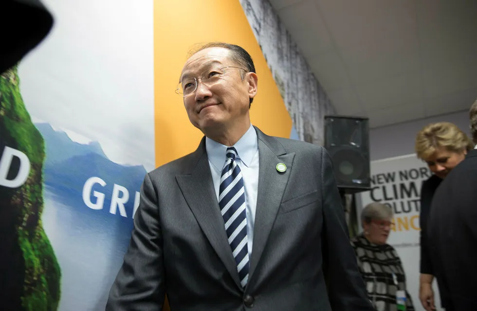 . Verdensbankens president Jim Yong Kim, her med statsminister Erna Solberg (H) i bakgrunnen under FNs klimakonferanse i Paris i 2015.