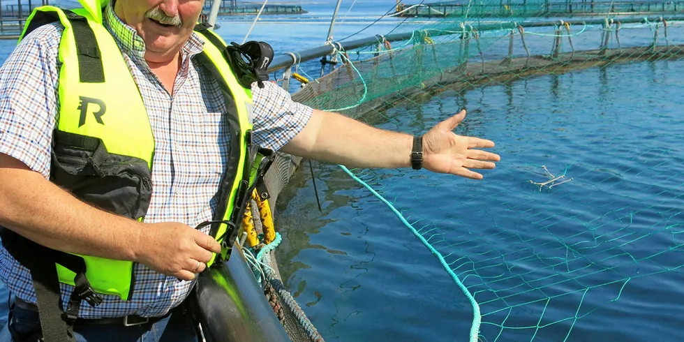 GÅR BRA: Daglig leder Jan Erik Jakobsen i Seløy Sjøfarm, sier at det går veldig bra for lakseselskapet, men at de må være godt forberedt på uforutsette ting.