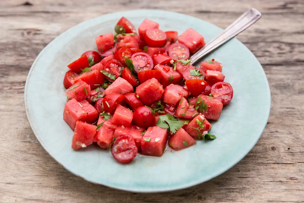 Salat med tomat og vannmelon. Foto: Camilla Jensen
