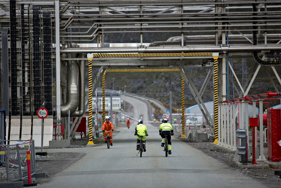 Børsens største selskap, Statoil, ligger i en stigende trendkanal på mellomlang sikt. Her fra Statoils anlegg Snøhvit ved Hammerfest. Foto: Aleksander Nordahl